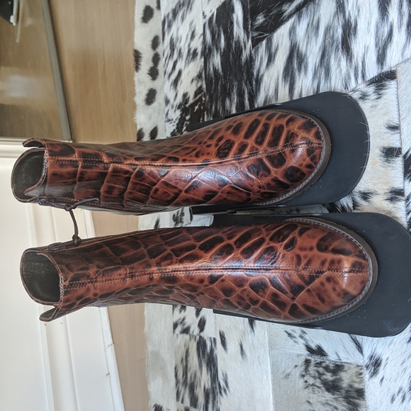 Brand New Stuart Weitzman crocodile embossed leather booties - Picture 2 of 6